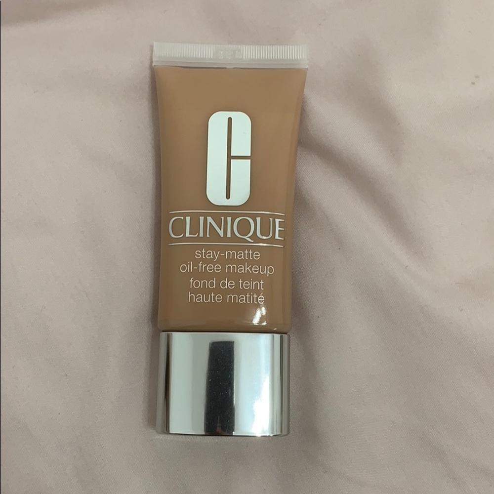 CLINIQUE FOUNDATION (07 CREAM CHAMOIS)